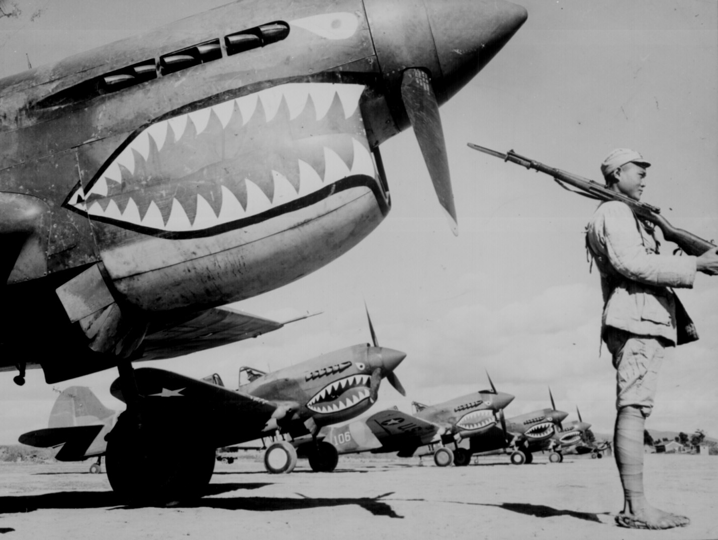 45 - Happy chinese guards american P-40 fighters.jpg